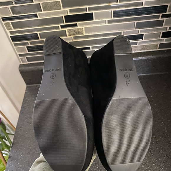Black wedge heel with zip - Picture 1 of 3